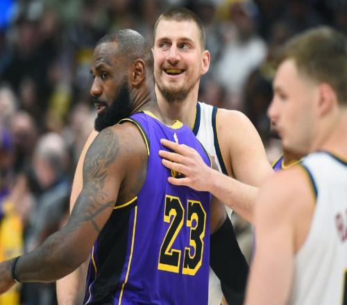 奥斯梅恩在,萨勒尼塔纳,上演帽子戏,巅峰国际,巅峰国际入口,巅峰国际平台,巅峰国际官方